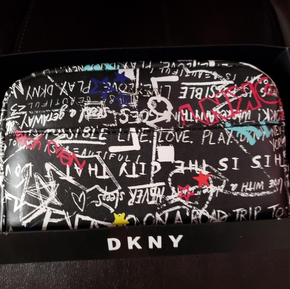 DKNY Graffiti LG Cosmetic Bag Set w/Box NWT